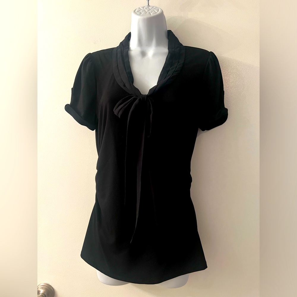 WHBM Blk Top Neck Tie Small